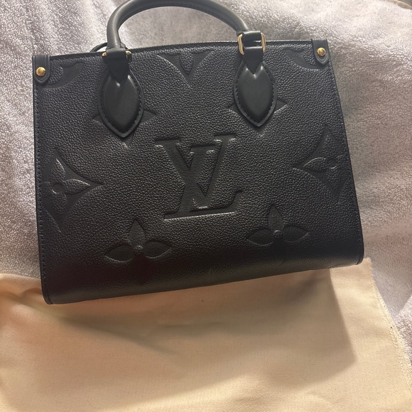 Louis Vuitton On The Go - Picture 1 of 4